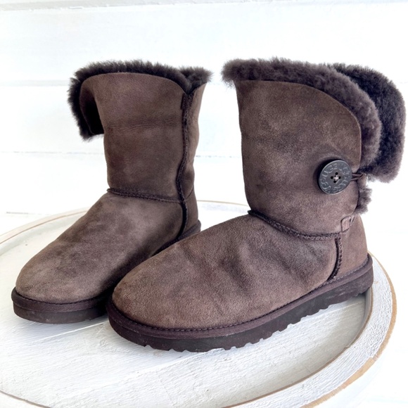 UGG Bailey Button Boots in Chocolate Suede - US 8 - Picture 2 of 11